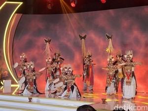 Naluri Manca Buka detikBali Awards 2025 dengan Tari Bala Ngarebeg