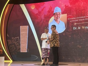 Koster Raih Penghargaan Tokoh Pelindung Budaya Bali detikBali Awards 2025