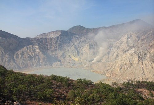 Gunung Sirung, yang terletak di Pulau Pantar, Kabupaten Alor, NTT (Tangkapan layar Google Earth/Koen Vanhollebeke)