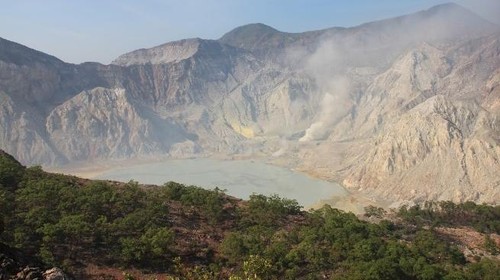 Gunung Sirung, yang terletak di Pulau Pantar, Kabupaten Alor, NTT (Tangkapan layar Google Earth/Koen Vanhollebeke)