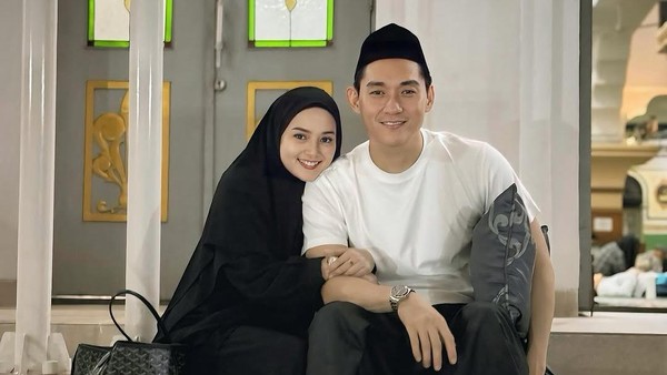 Momen Ifan Seventeen dan Citra Monica Iktikaf di Masjid