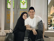 Momen Ifan Seventeen dan Citra Monica Iktikaf di Masjid