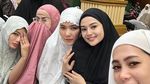 Momen Ifan Seventeen dan Citra Monica Iktikaf di Masjid