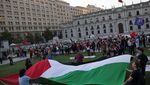 Warga Chili Turun ke Jalan Dukung Palestina