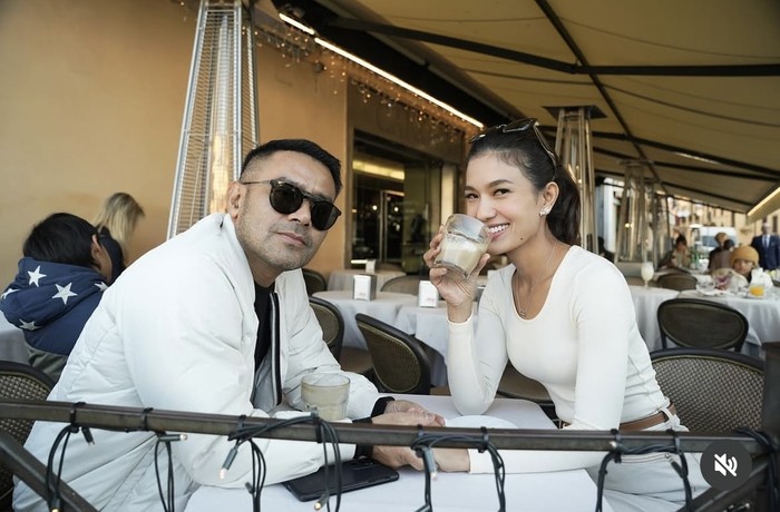Judika Kompak Kulineran Bareng Istri, Ini Potret Manisnya
