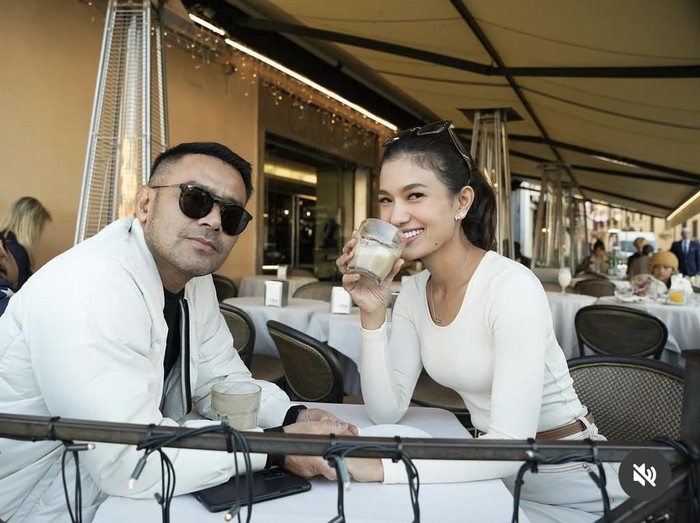 Judika Kompak Kulineran Bareng Istri, Ini Potret Manisnya