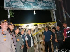 Langgar Aturan, Kafe Plus Karaoke di Pasuruan Disegel Petugas