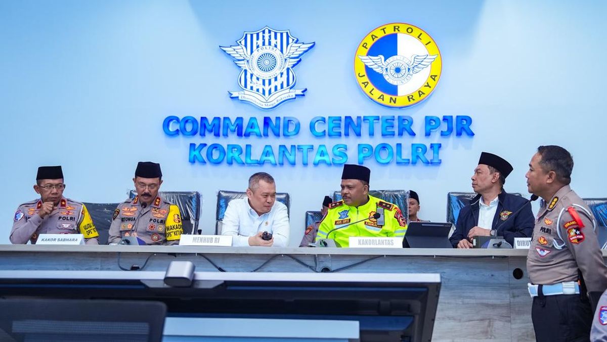 Porno video: Men bir qulning ogziga siydim va uning yuziga otirdim.