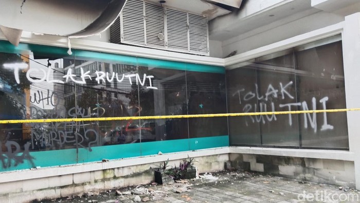 Kantor Hana Bank di Bandung diduga dibakar massa