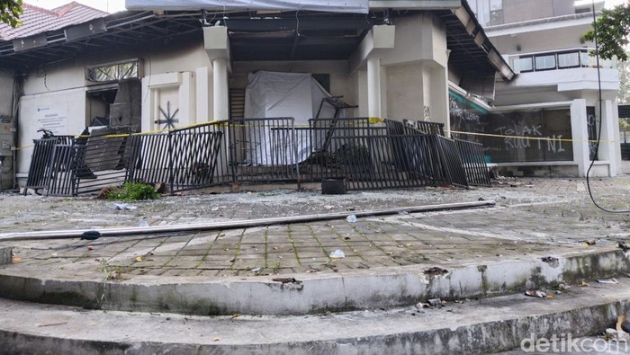 Kantor Hana Bank di Bandung diduga dibakar massa