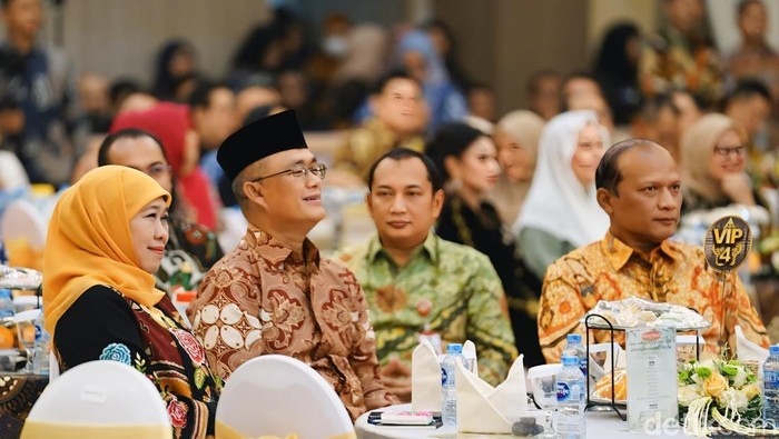 Khofifah Sampaikan Terima Kasih ke Imam Sugianto, Sambut Kapolda Jatim Baru Nanang Avianto