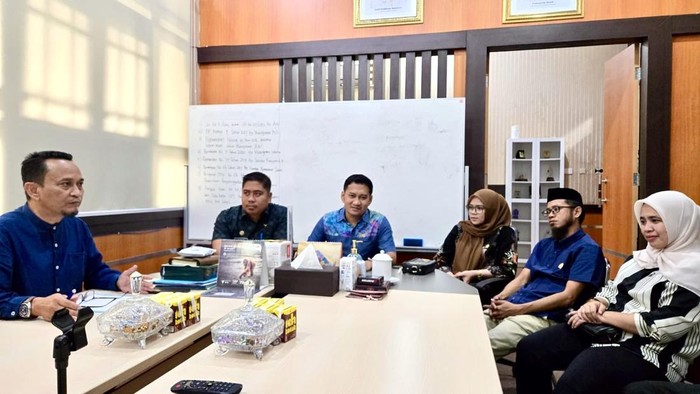 Komisi 1 DPRD Bone bersama Plt Kepala BKPSDM Bone konsultasi ke BKD Sulsel.