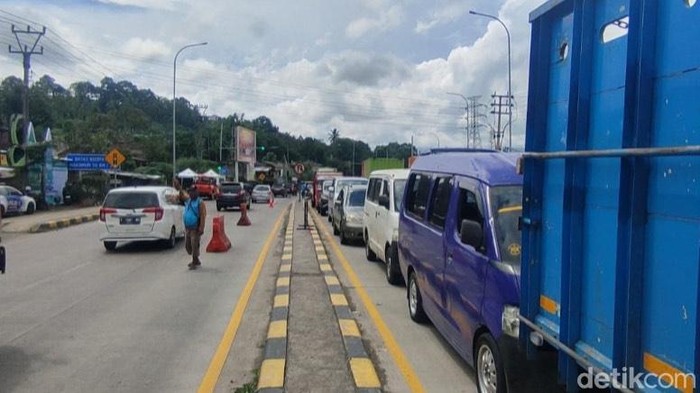 Kondisi lalu lintas di GT Parungkuda, Kabupaten Sukabumi