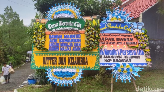 Suasana rumah duka sekeluarga asal Semarang  korban kecelakaan bus di Arab Saudi.