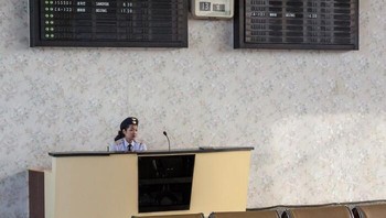 Pemandangan bandara di Korea Utara. Foto: Essnem via Bored Panda  