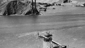 Golden Gate Bridge ketika baru dibangun di San Francisco, California. Foto: Hiller, Charles M. via Bored Panda  