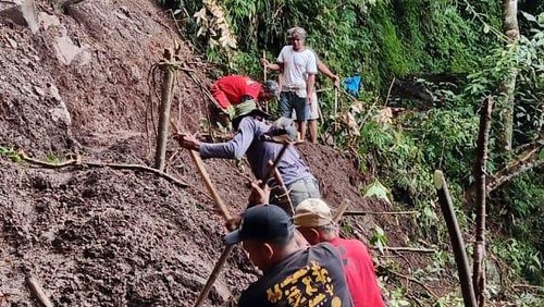 Longsor di jalur pendakian Desa Wisata Wae Rebo, Manggarai, NTT, Sabtu (22/3/2025). (Istimewa)
