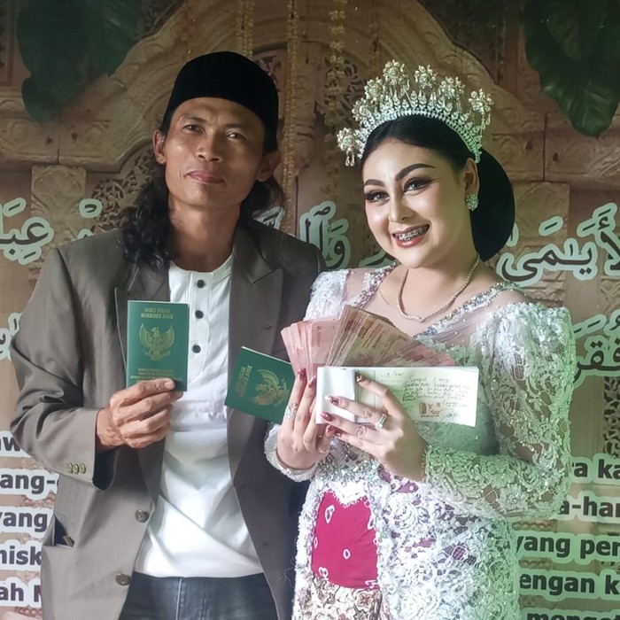 Pasutri nikah mahar Rp 1 miliar di Lamongan