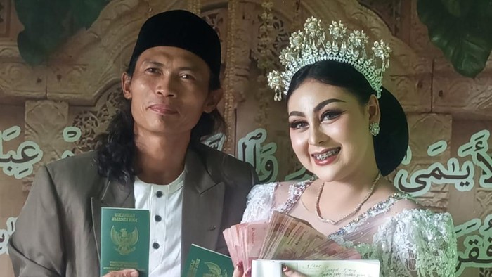 Pasutri nikah mahar Rp 1 miliar di Lamongan