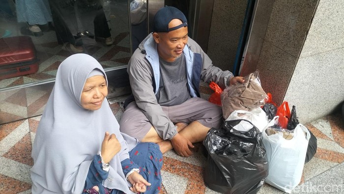 Pasutri Asad dan Nila datang ke Tanah Abang sejak jam 7 pagi.