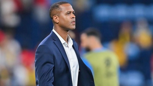 SYDNEY, AUSTRALIA - MARCH 20: Head Coach Patrick Kluivert of Indonesia looks on after his team lose the FIFA 2026 World Cup AFC Asian Round 3 Qualifier match between Australia v Indonesia at Allianz Stadium on March 20, 2025 in Sydney, Australia. (Photo by Ayush Kumar/Eurasia Sport Images/Getty Images)