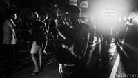 Mereka kerap menutup akses jalan seperti di Jalan Raya Muchtar, Sawangan, Depok, Jawa Barat.  Petugas Kepolisian yang tengah berpatroli membubarkan mereka, Rabu (12/3/2025).
