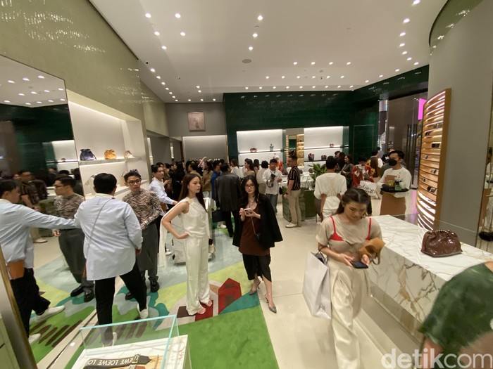 Pembukaan butik baru Dior setelah renovasi di Plaza Indonesia, Sabtu (15/3/2025).