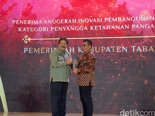 Pemerintah Kabupaten Tabanan meraih penghargaan detikBali Award, Sabtu (22/3/2025). (Daniel Pekuwali)