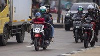 Pemudik melintas di jalur Pantura Lohbener, Indramayu, Jawa Barat, Sabtu (22/3/2025).