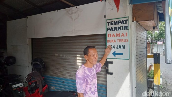 Sugiharto, pemlik usaha jasa penitipan motor di Bungurasih
