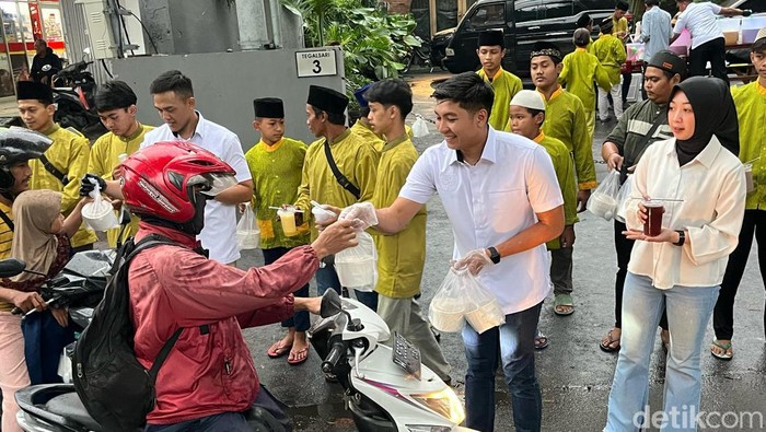 polsek tegalsari bagikan takjil