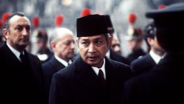 Presiden Indonesia Mohamed Suharto terlihat selama kunjungannya di Prancis, 13 November 1972 di Paris. (Photo by AFP/File Foto)