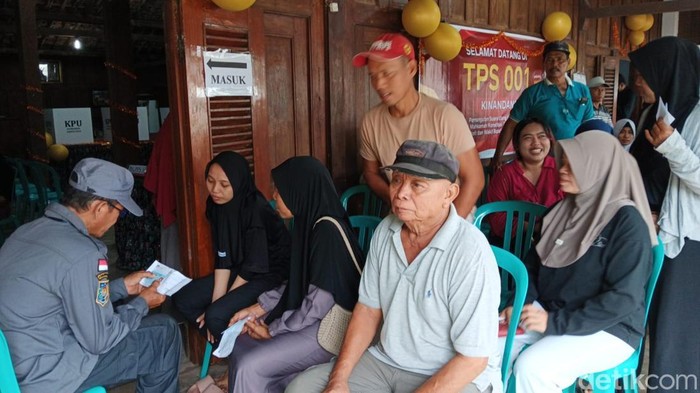 Warga menggunakan hak pilihnya di PSU Pilbub Magetan