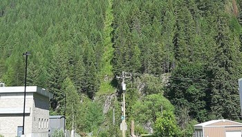 Perbatasan Kanada dan Amerika Serikat di Idaho Utara. Foto: reddit via Bored Panda