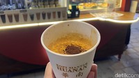 Salah satu minuman yang wajib dipesan adalah Kopi Susu Telurnya. Rasa kopinya kuat, tetapi tetap lembut karena ada campuran telur dan susu. Teksturnya juga creamy nikmat. Foto: Detikcom / Atiqa Rana