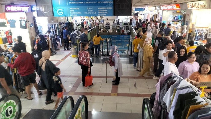 Suasana Pasar Tanah Abang Jakpus
