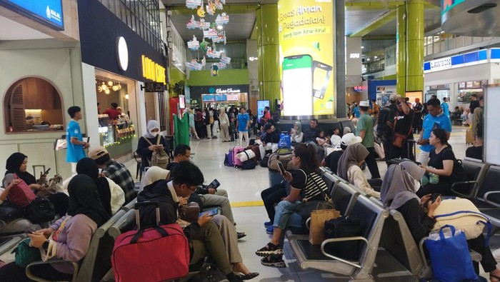 Suasana Stasiun Gambir