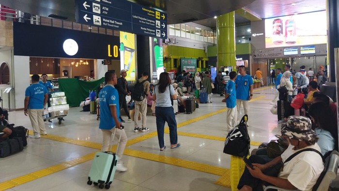 Suasana Stasiun Gambir