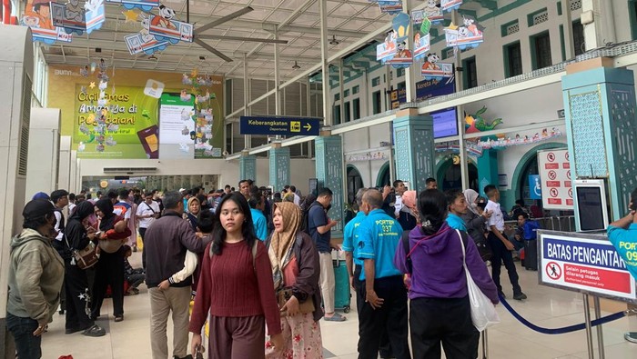Suasana Stasiun Senen