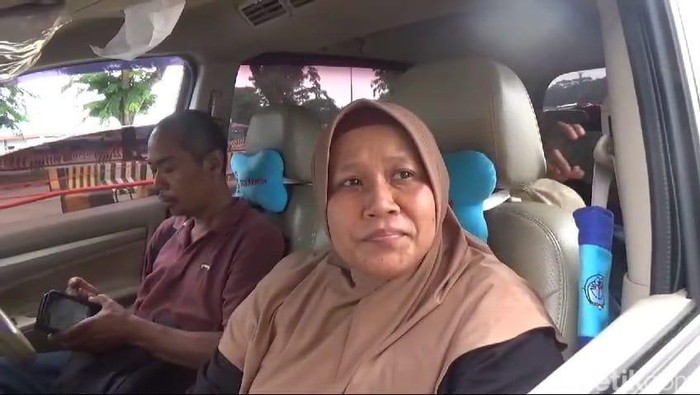Sukri warga Pekanbaru, Riau mengatakan dirinya bersama keluarga hendak mudik ke Jawa Tengah.