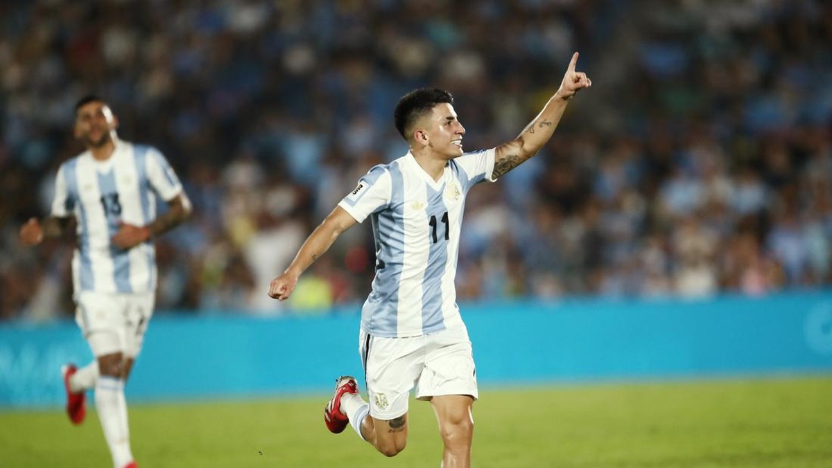 Thiago Almada jadi pahlawan kemenangan Argentina atas Uruguay (REUTERS/ANDRES CUENCA)