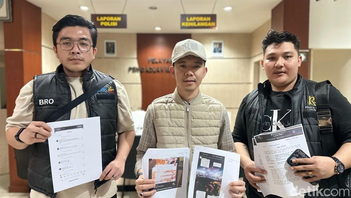 Tim Ryan Gumay Lawfirm melaporkan Willy Salim ke Polda Sumsel