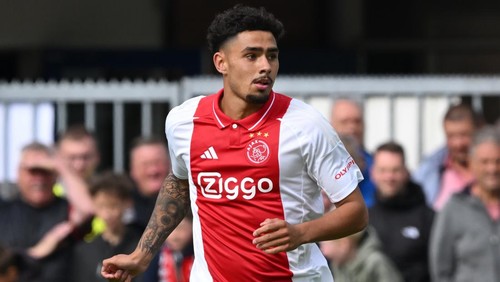 WEZEP - Tristan Gooijer of Ajax during the friendly match between Ajax and Rangers FC at Sportpark Mulderssingel on July 13, 2024 in Wezep, the Netherlands. ANP GERRIT VAN COLOGNE (Photo by ANP via Getty Images)