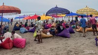 Warna-warni pantai Bali.