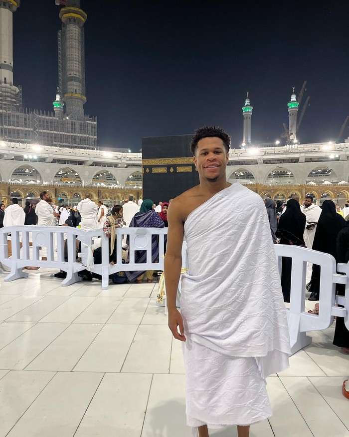 Umrah para artis dan pesepakbola