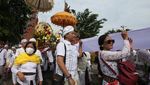 Melihat Upacara Melasti di Surabaya