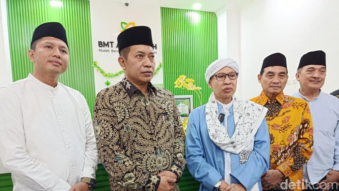 Wamenkop Ferry Juliantono bersama Buya Yahya di Cirebon