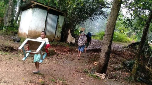 Warga di Desa Kuatae, Kecamatan Kota Soe, Kabupaten Timor Tengah Utara (TTS), Nusa Tenggara Timur (NTT), terdampak longsor dan tanah bergerak. (Istimewa)