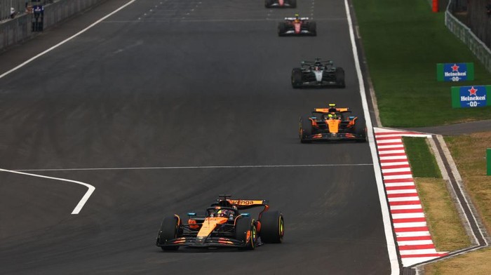 SHANGHAI, CHINA - MARCH 23: Oscar Piastri of Australia driving the (81) McLaren MCL39 Mercedes leads Lando Norris of Great Britain driving the (4) McLaren MCL39 Mercedes and George Russell of Great Britain driving the (63) Mercedes AMG Petronas F1 Team W16 on track during the F1 Grand Prix of China at Shanghai International Circuit on March 23, 2025 in Shanghai, China. (Photo by Clive Rose/Getty Images)