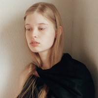 Suatu malam, sekitar pukul 11, saya benar-benar sadar bahwa saya seorang perempuan trans. Saya tidak bisa terus berpura-pura lagi, ungkap Wilson dalam wawancaranya dengan Teen Vogue. Foto: dok. Teen Vogue